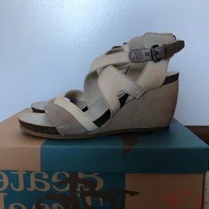 OTBT Wedge Sandals sz8